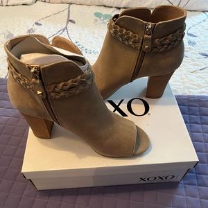 BRAND NEW NEVER WORN XOXO open toe boots size 9 style Belina